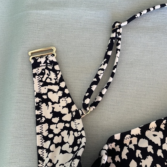 Black and White Bikini Set. - Picture 5 of 13